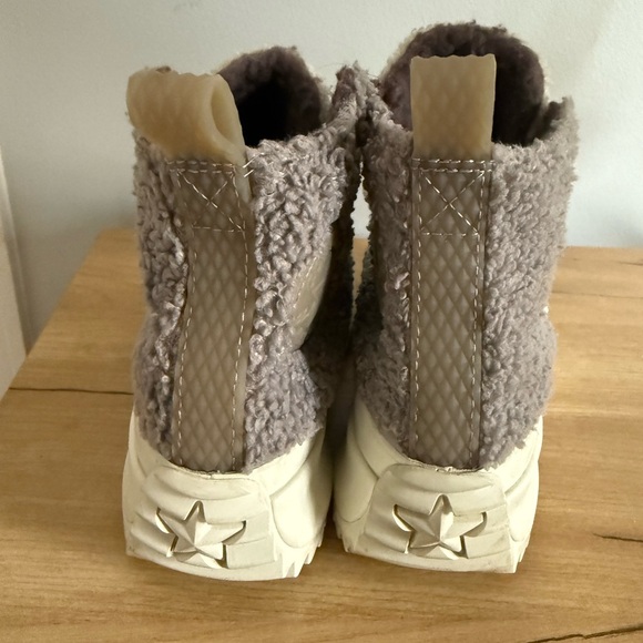 Converse Womens Lace Up Cap Toe Platform Faux‎ Fur Sneakers Gray White Size 7 C - Picture 7 of 13